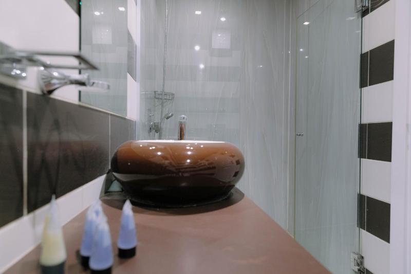 Rich Luxury Suites - Renovated - image 9