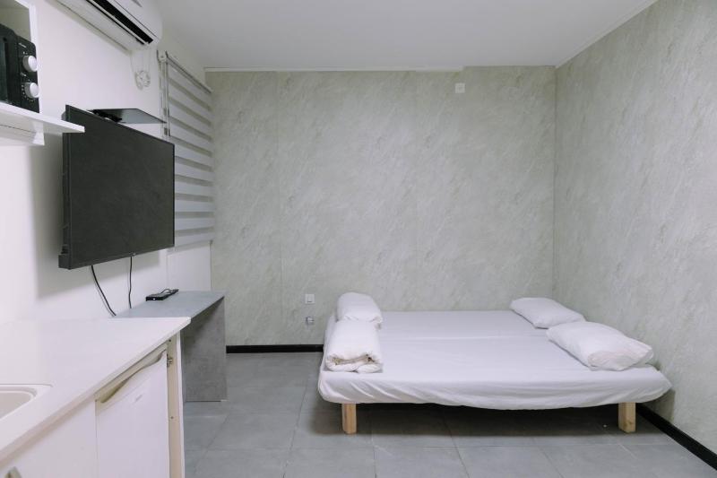 Rich Luxury Suites - Renovated - image 27