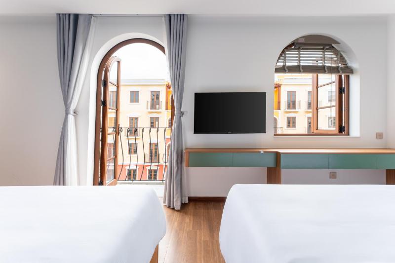 Mimosa Hotel Phú Quốc - image 3
