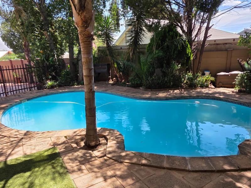 Two Bells Guest House - image 12