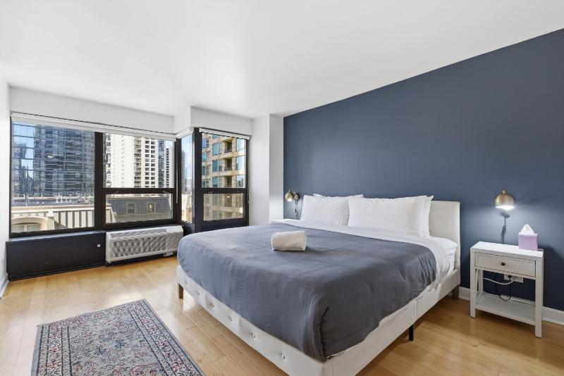 2bd River North Million Dollar Views! Parking Incl condo - image 11