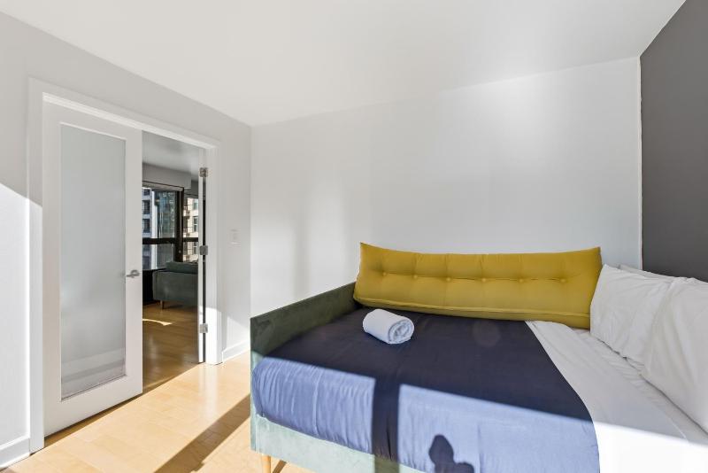 2bd River North Million Dollar Views! Parking Incl condo - image 8