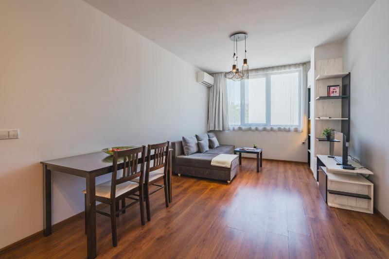 Sunny 1BDR Apartment near Center - image 16