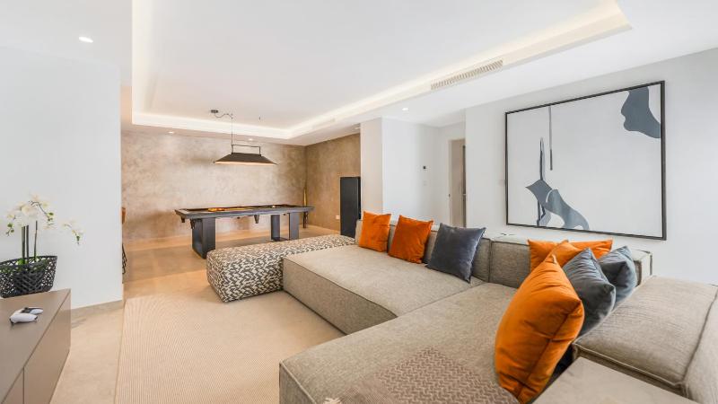 VACATION MARBELLA I Villa La Plage Luxury Villa Private Heated Pool Rooftop Hot Tub Entertainment Room Walking Distance to the Finest Beaches - image 7