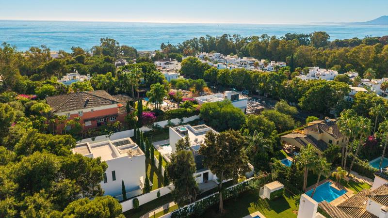 VACATION MARBELLA I Villa La Plage Luxury Villa Private Heated Pool Rooftop Hot Tub Entertainment Room Walking Distance to the Finest Beaches - image 42