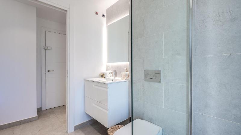 VACATION MARBELLA I Villa La Plage Luxury Villa Private Heated Pool Rooftop Hot Tub Entertainment Room Walking Distance to the Finest Beaches - image 32