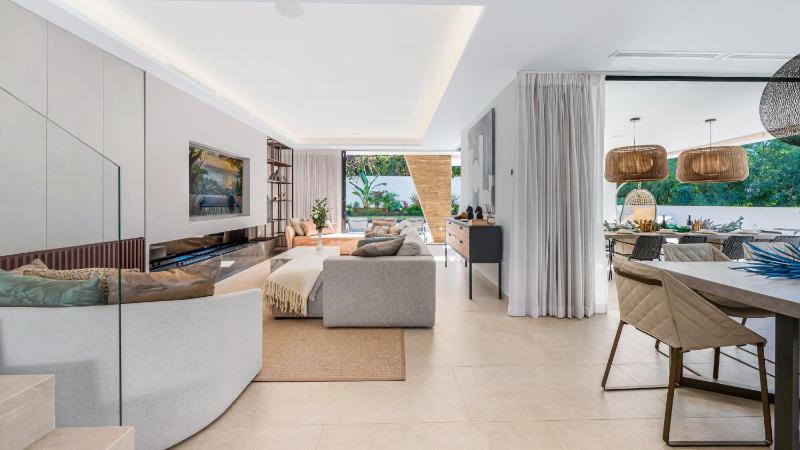 VACATION MARBELLA I Villa La Plage Luxury Villa Private Heated Pool Rooftop Hot Tub Entertainment Room Walking Distance to the Finest Beaches - image 34