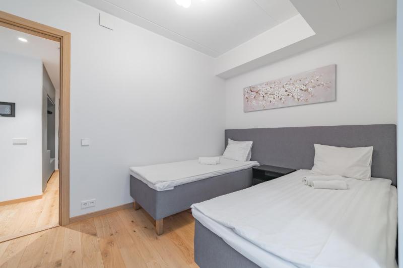 Sea View Family Apt in Kalaranna District with Balcony and Free Parking - image 8