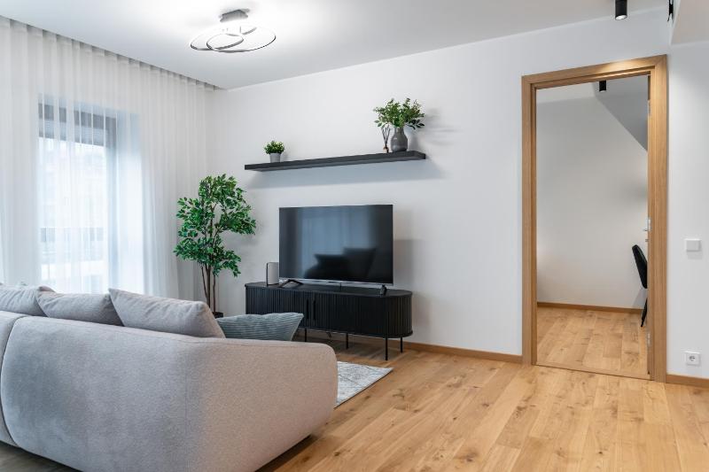 Sea View Family Apt in Kalaranna District with Balcony and Free Parking - image 15