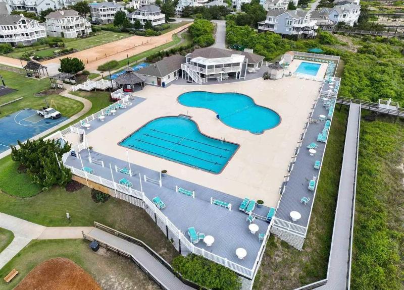 New Listing Beach Access Pools & Family Fun - image 16