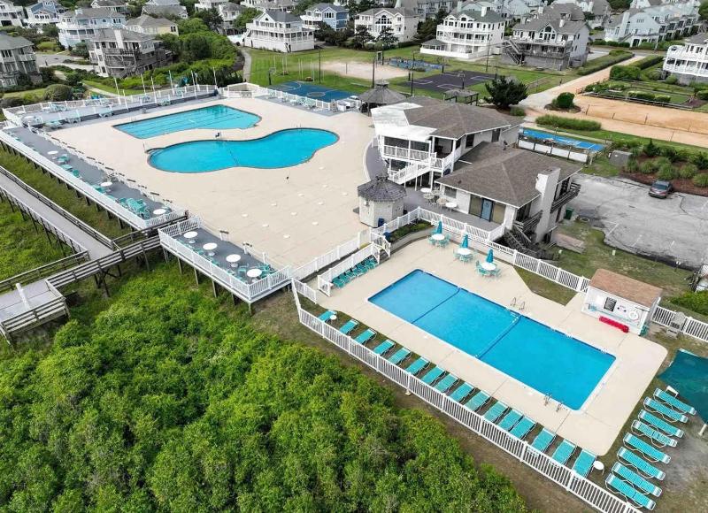 New Listing Beach Access Pools & Family Fun - image 34