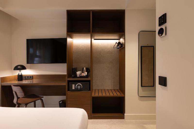 Moontels Colón - image 15