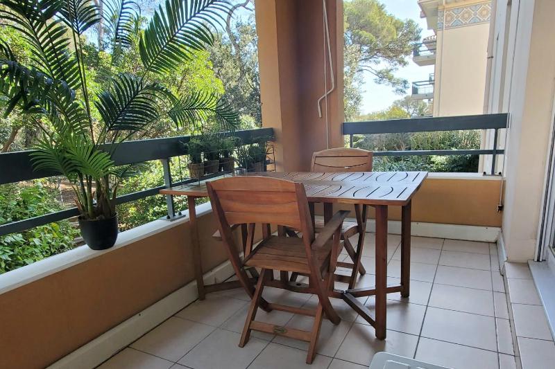 Résidence standing - T2 terrace with pool - image 14