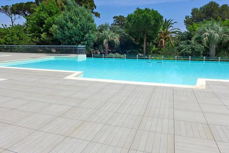 Résidence standing - T2 terrace with pool - image 15