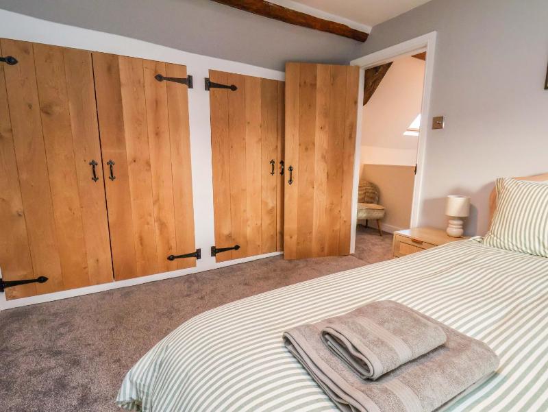 Dove Cottage - image 36
