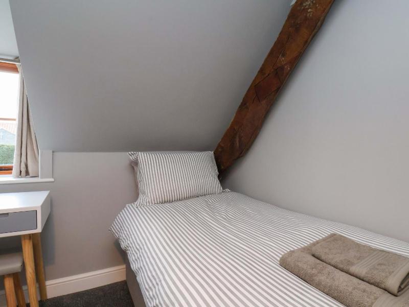 Dove Cottage - image 45