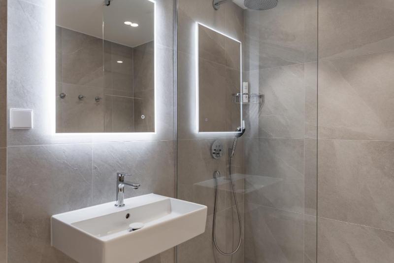 Sea View Apt in Kalaranna District with Balcony and Free Parking - image 9