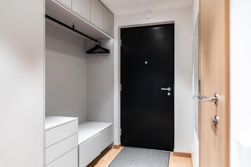 Sea View Apt in Kalaranna District with Balcony and Free Parking - image 12