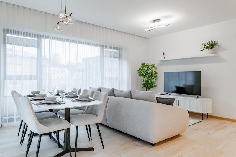 Sea View Apt in Kalaranna District with Balcony and Free Parking - image 1