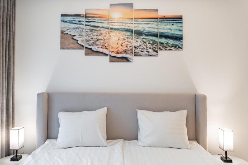 Sea View Apt in Kalaranna District with Balcony and Free Parking - image 2