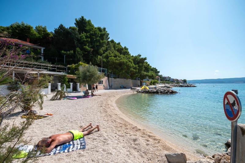 Apartments by the sea Sumpetar Omis - 14450 - image 12