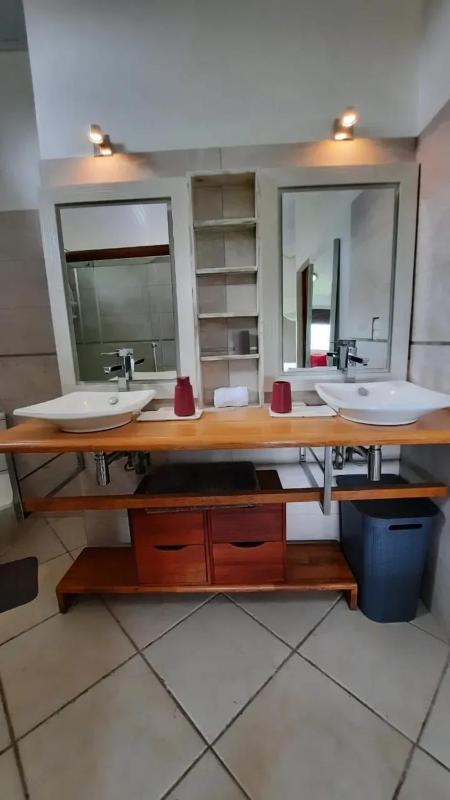 Appartement spacieux à Le Lamentin 95 m² vue mer - image 15