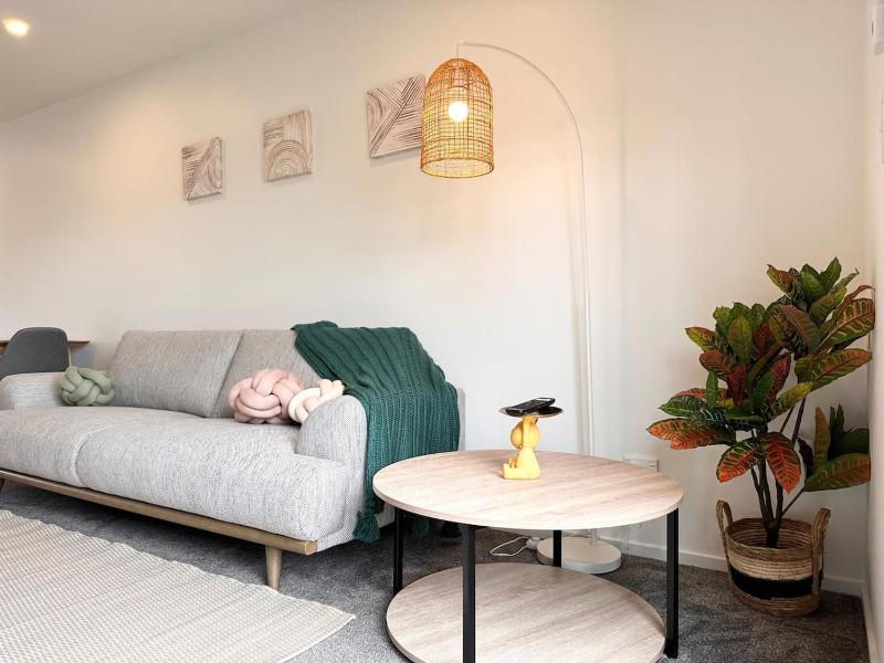 Hagley Two Bedroom Townhouse with Free Parking - image 21