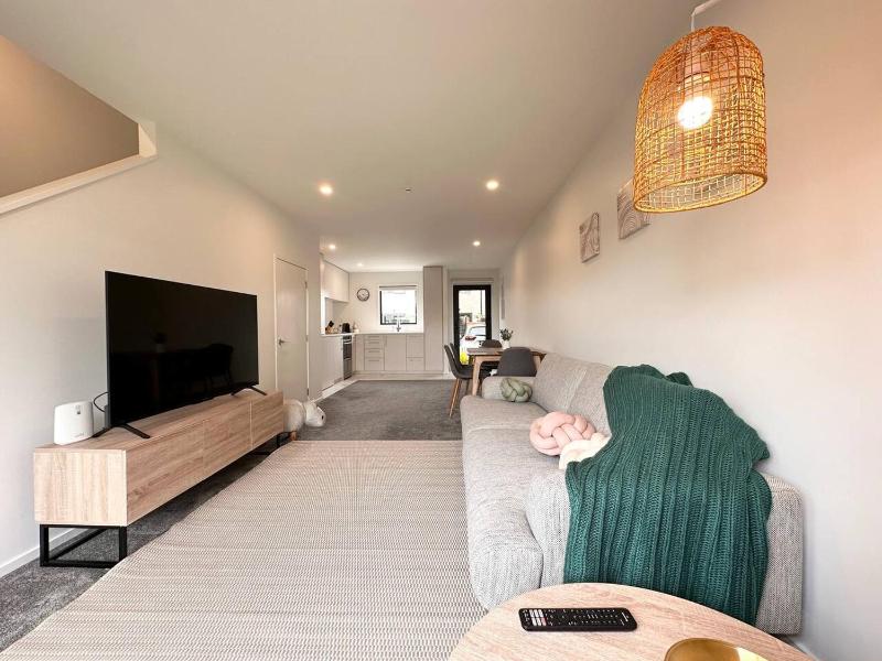 Hagley Two Bedroom Townhouse with Free Parking - image 16