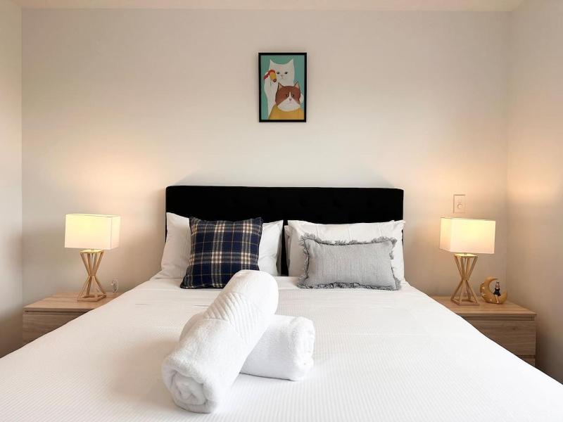 Hagley Two Bedroom Townhouse with Free Parking - image 4
