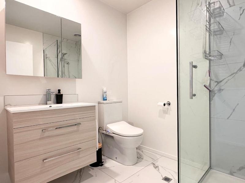 Hagley Two Bedroom Townhouse with Free Parking - image 19