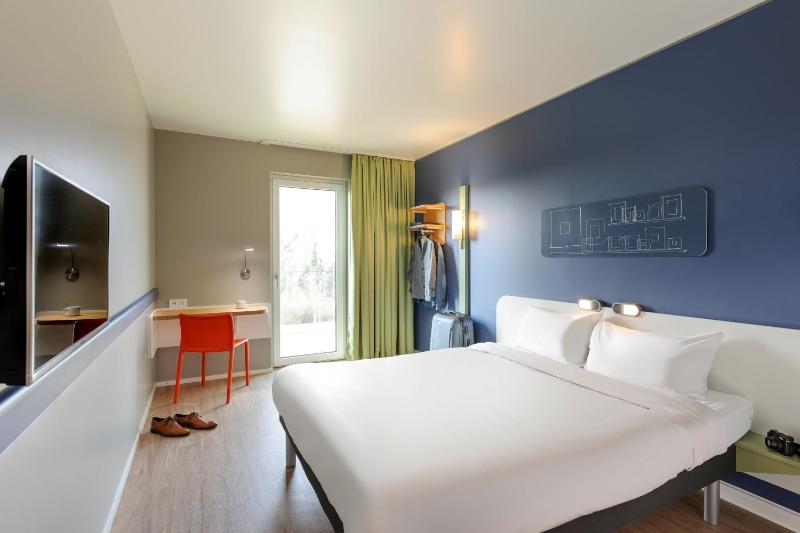 Double Room image 4