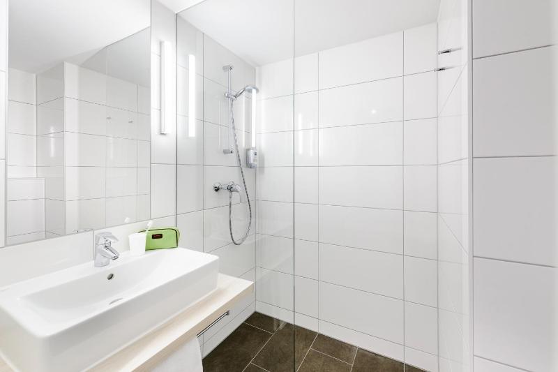 Double Room image 2