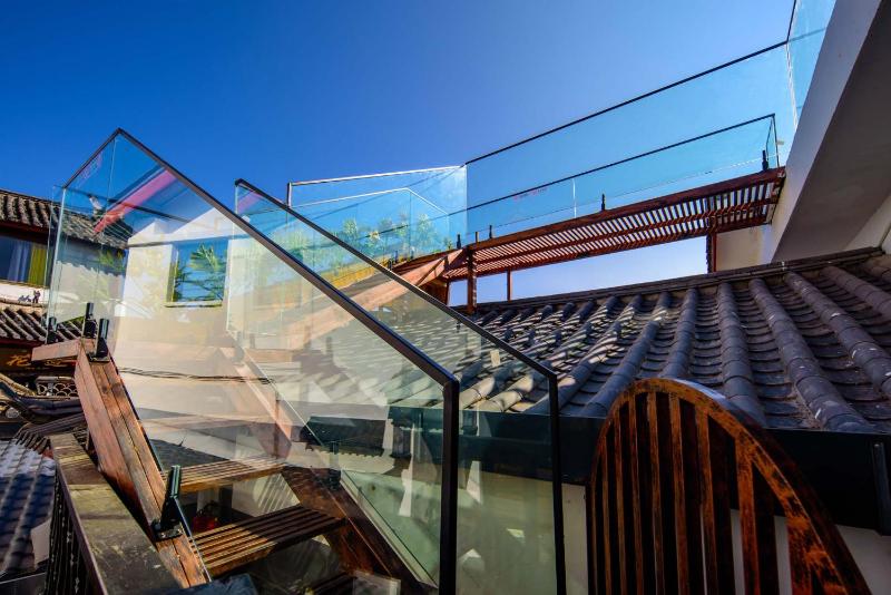 Golden Dragon's Mountain Glow Inn Chinese Style Courtyard of Lijiang Ancient Town Close to main streets near by Dashiqiao Sifang StreetBig Water WheelsWe offer tickets purchasing servicesFree station pick-up for three nights ofProvide nutritious brea - image 31