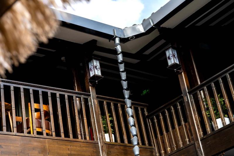 Golden Dragon's Mountain Glow Inn Chinese Style Courtyard of Lijiang Ancient Town Close to main streets near by Dashiqiao Sifang StreetBig Water WheelsWe offer tickets purchasing servicesFree station pick-up for three nights ofProvide nutritious brea - image 26