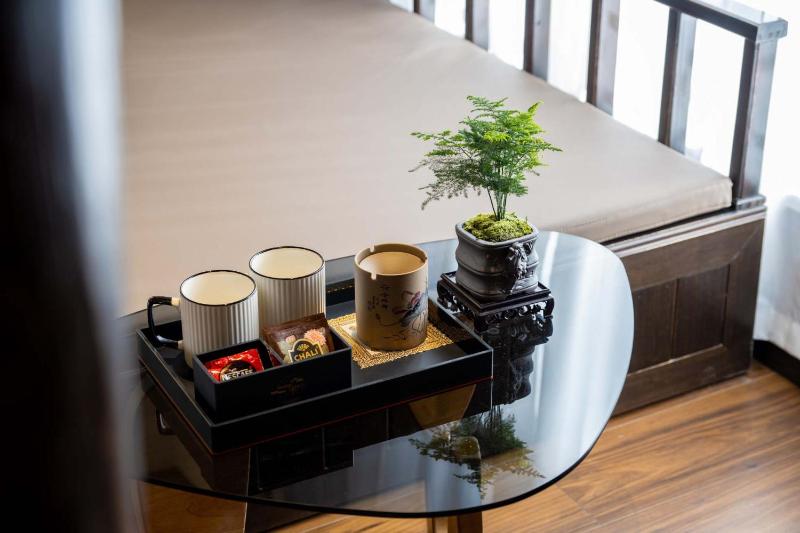 Golden Dragon's Mountain Glow Inn Chinese Style Courtyard of Lijiang Ancient Town Close to main streets near by Dashiqiao Sifang StreetBig Water WheelsWe offer tickets purchasing servicesFree station pick-up for three nights ofProvide nutritious brea - image 35