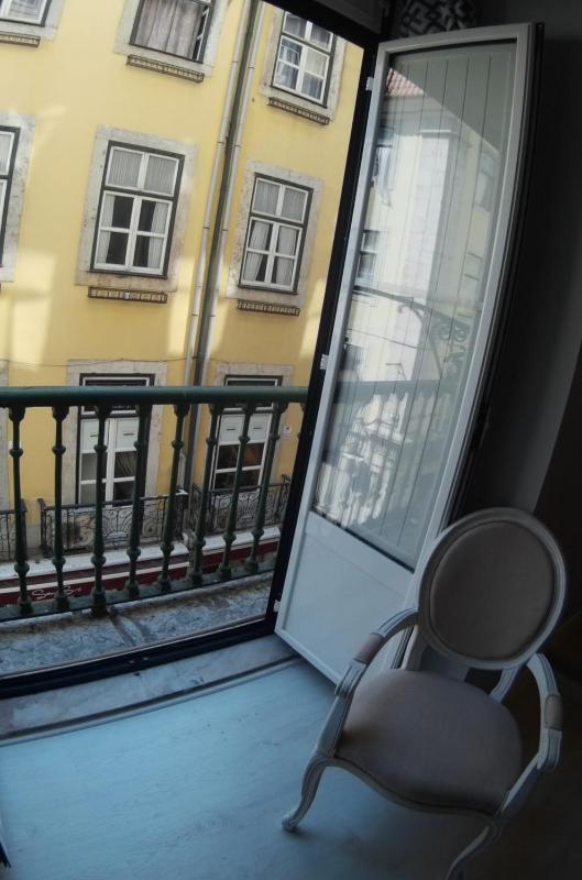 Triple Room with Balcony image 4