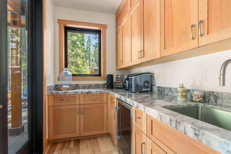34 - The Maple Crest home - image 6