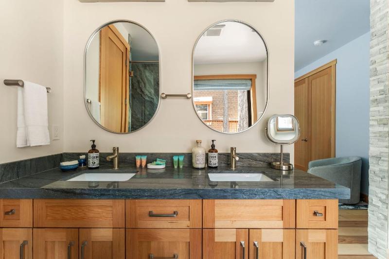 34 - The Maple Crest home - image 20
