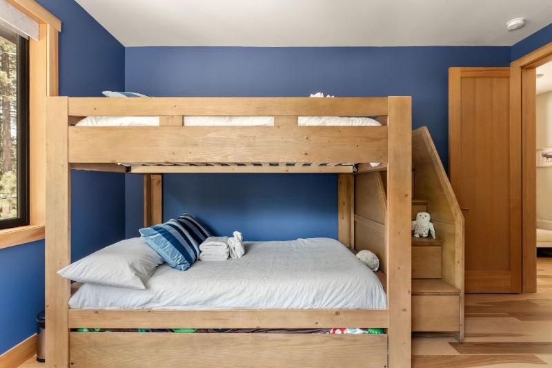 34 - The Maple Crest home - image 32