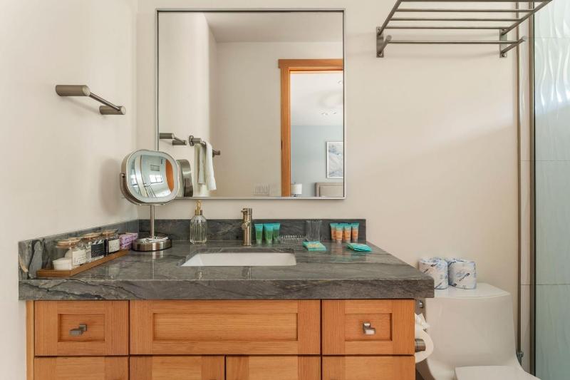 34 - The Maple Crest home - image 24