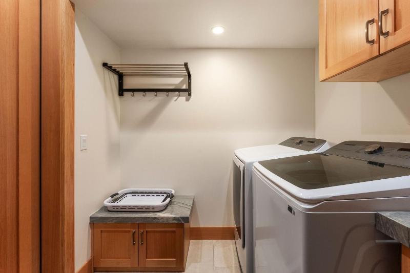 34 - The Maple Crest home - image 23