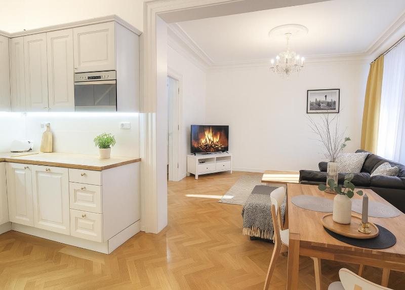 Riverside Two-Bedroom Residence in Central Prague - image 3