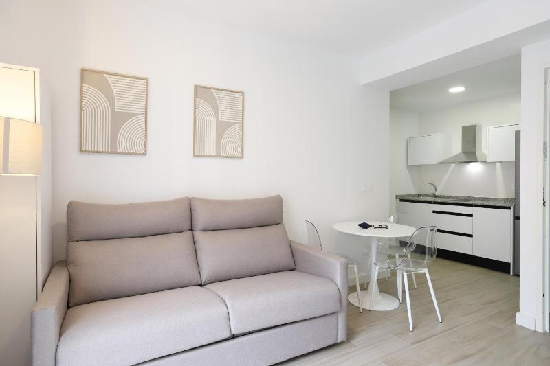 Alameda Apartments Calle Mayor - image 6