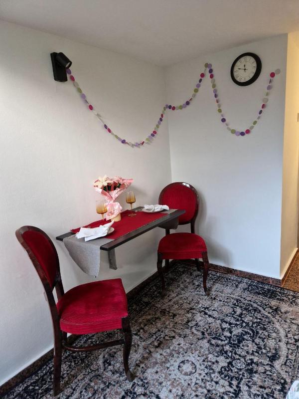 Gallery House - image 8