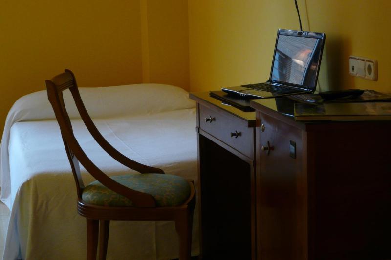 Double Room with Extra Bed image 3