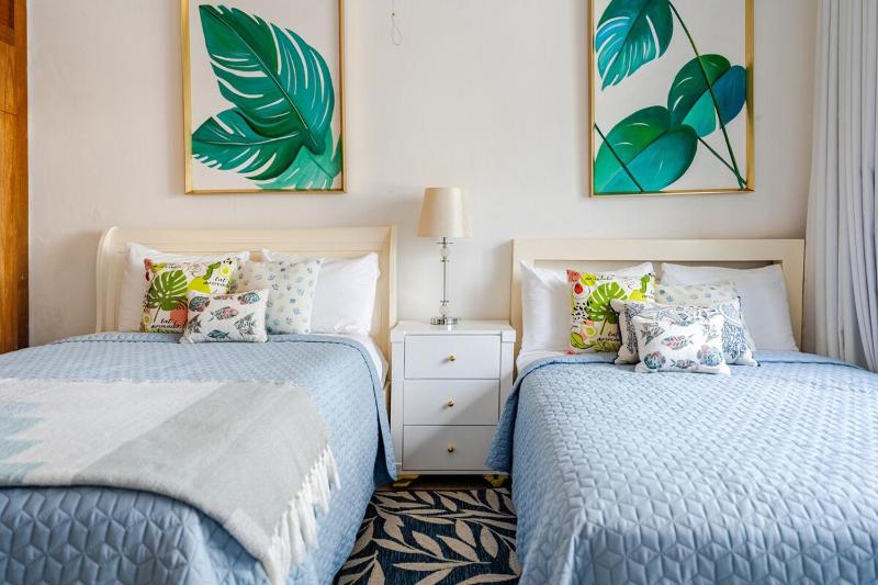 Beautiful 2 bedroom apartment on the beach - image 43