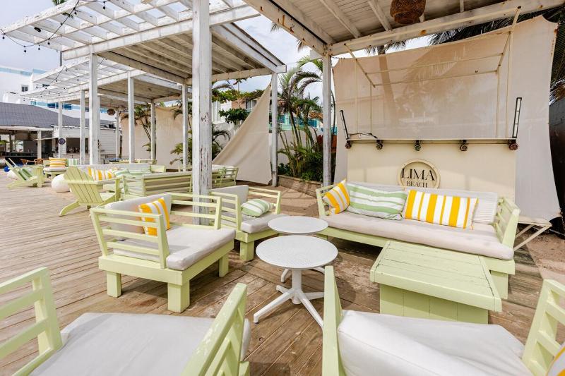 Beautiful 2 bedroom apartment on the beach - image 33