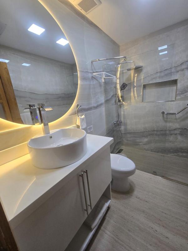 Beautiful 2 bedroom apartment on the beach - image 11