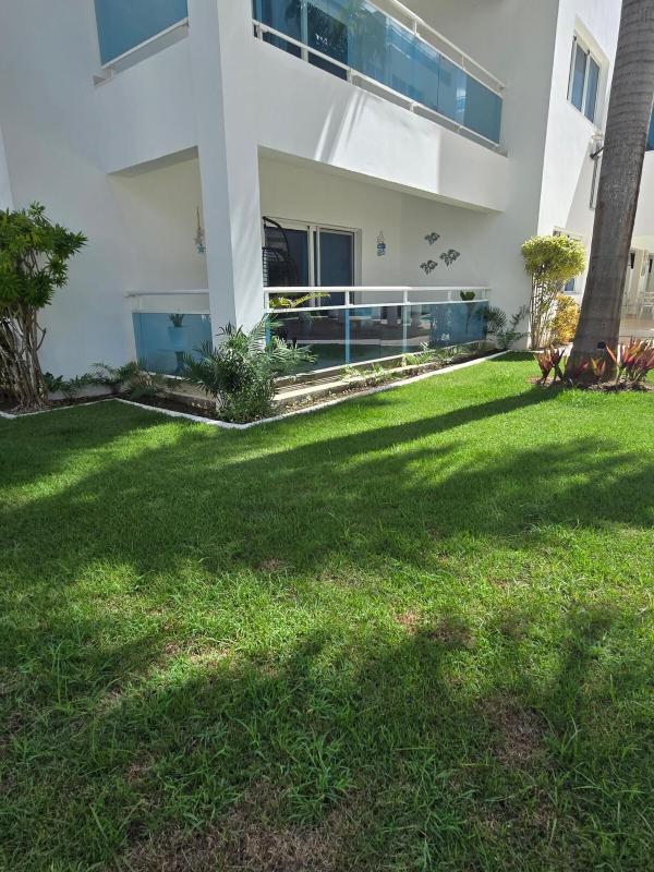 Beautiful 2 bedroom apartment on the beach - image 10