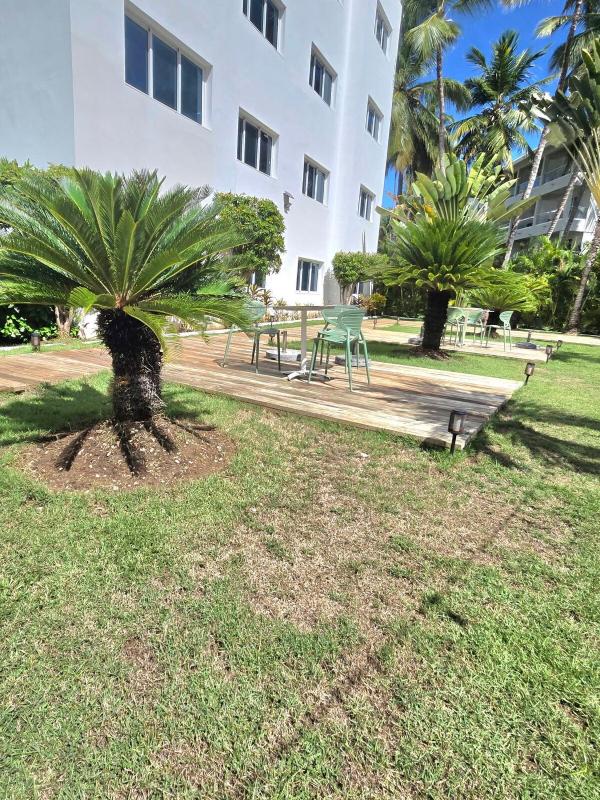 Beautiful 2 bedroom apartment on the beach - image 20